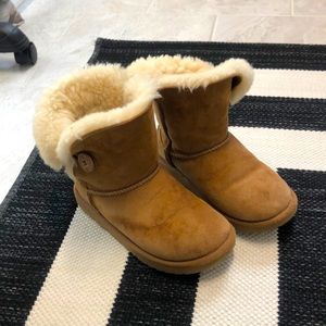 Ugg bailey button kids size 2
